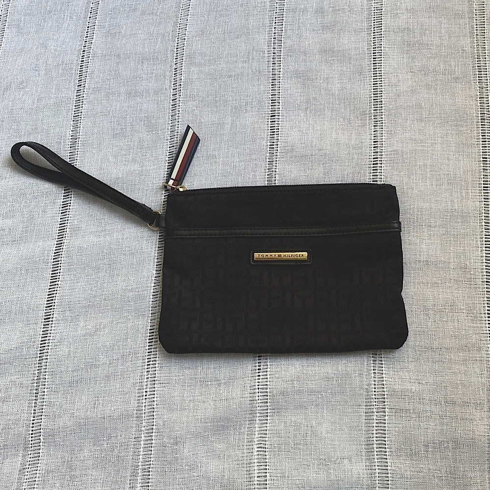 Tommy Hilfiger NWOT black wristlet. - Picture 12 of 13